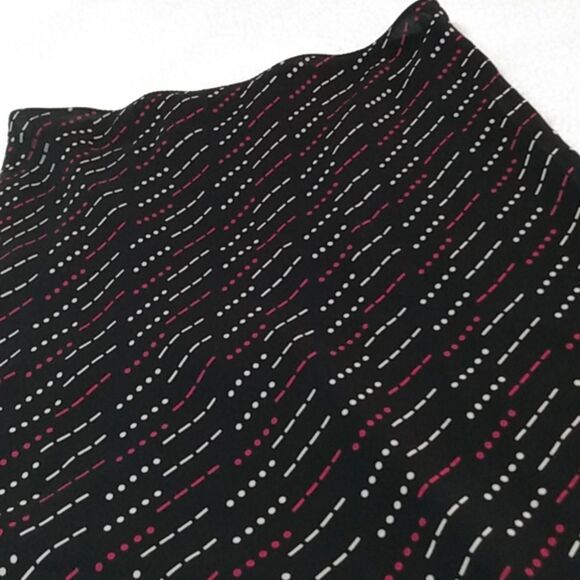 Express Chiffon Skirt – Geometric Dot – Pull-On – Black Lined - Picture 11 of 11